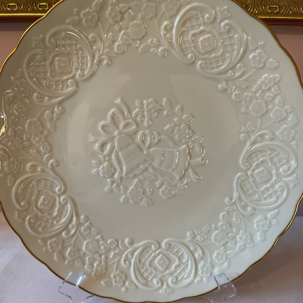 Lenox 24 k gold trimmed China marriage plate bells with Gold Trim.12.5”No box